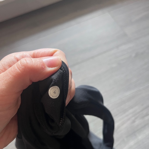 lululemon black align tank size 4 comfy casual athletic - Picture 3 of 3